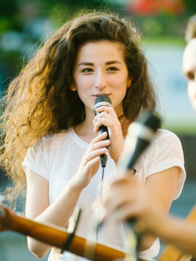 cropped-city-life-happiness-scenic-beauty-musician-singing-curly-hair-street-scene-golden-hour-authentic_t20_a8YY6p.jpg